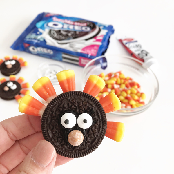 Thanksgiving Oreo Turkeys